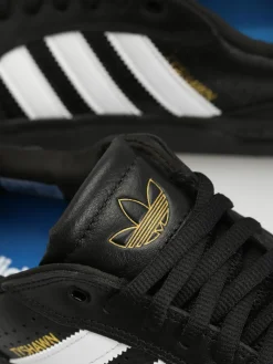 adidas Tyshawn Low Schuhe