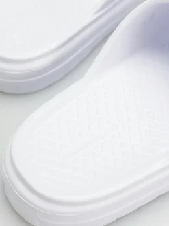 Converse Essential Flip Flops